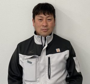 奥　章人